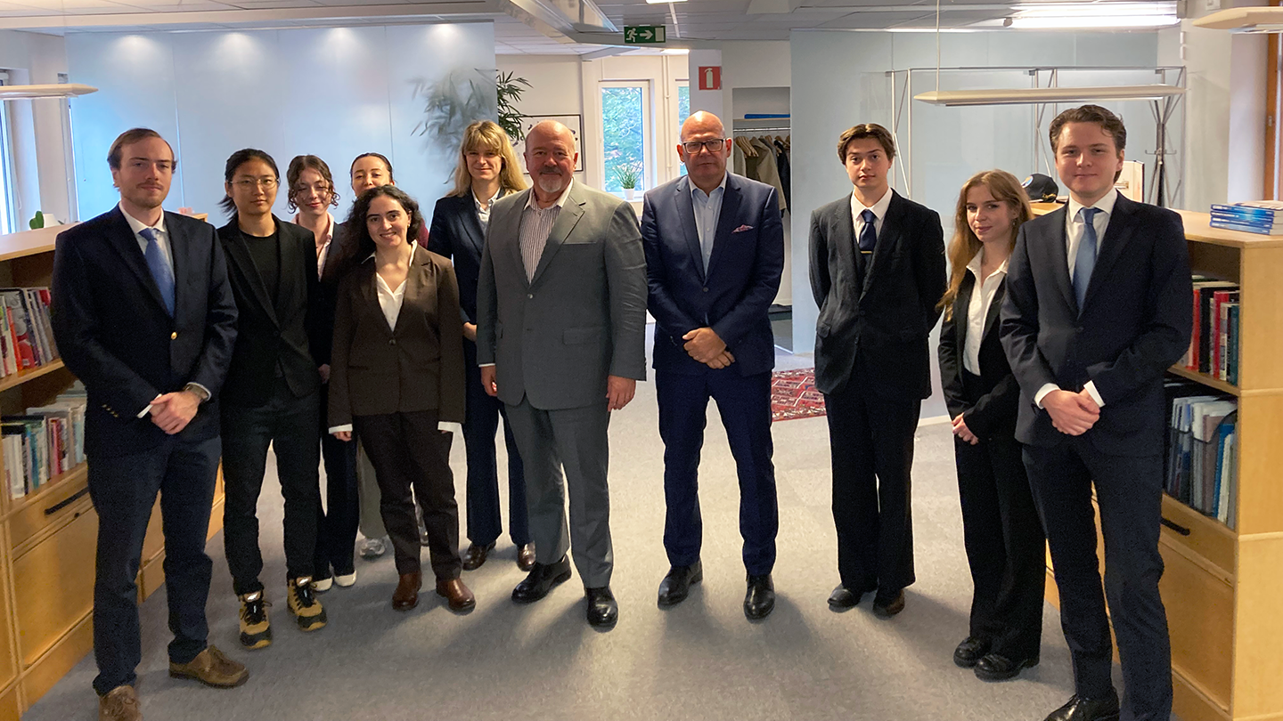 ISDP hosted a roundtable discussion with Roy Kamphausen